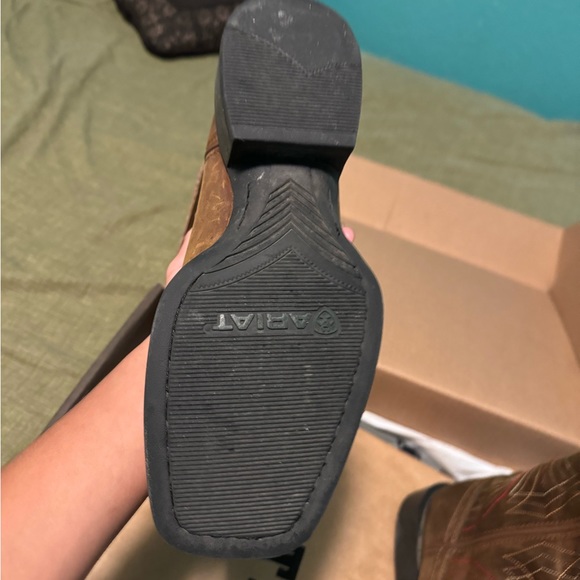 Men’s Ariat Boots size 7.5 almost brand new worn only once - Picture 2 of 8